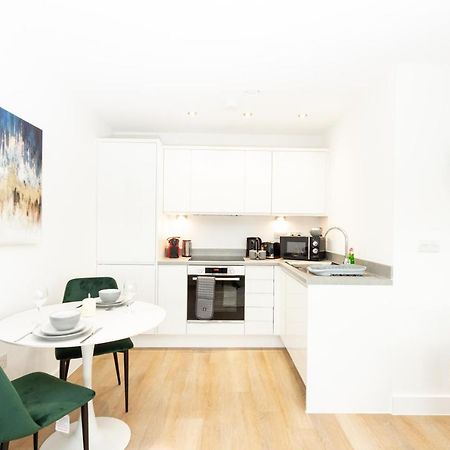 Stylish Studio Apt Overlooking Old Trafford Манчестер Екстер'єр фото
