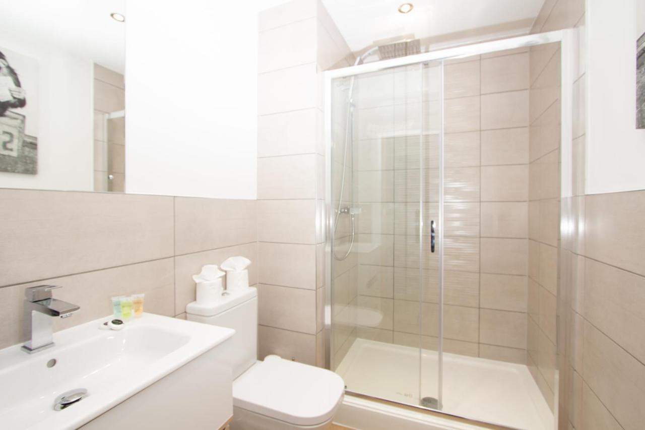 Stylish Studio Apt Overlooking Old Trafford Манчестер Екстер'єр фото