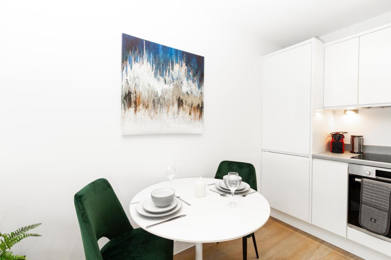 Stylish Studio Apt Overlooking Old Trafford Манчестер Екстер'єр фото